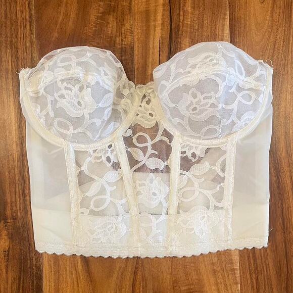 American Vintage Other - Vintage 90s White Lace Corset Top 34C